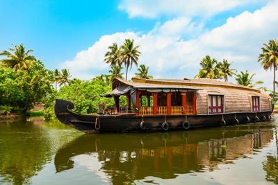 Deluxe Houseboat